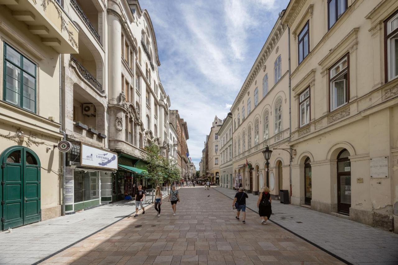 Skyline Serenity Retreat @Vaci Most Famous Street Budapešť Exteriér fotografie